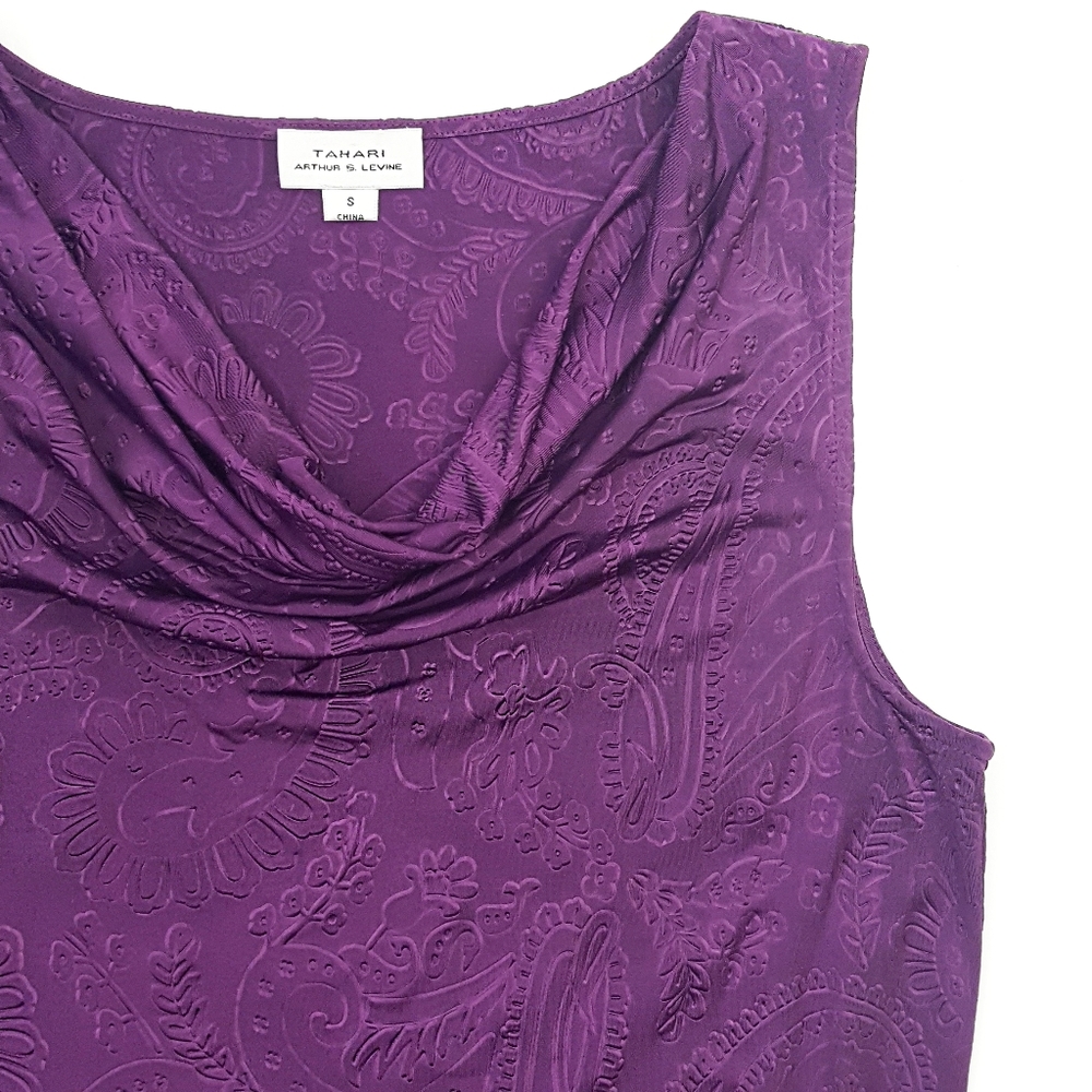 TAHARI Size S Soft Lightweight Embossed Pattern Blouse